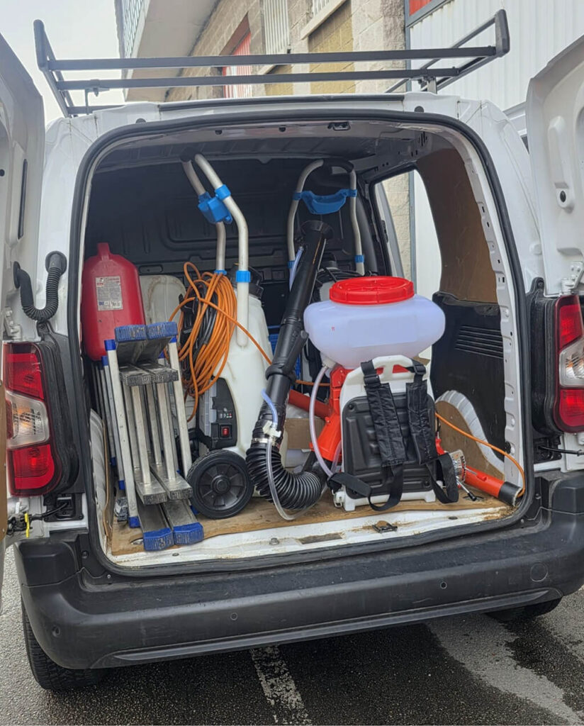 Detalle Furgoneta Trabajo Desinfectación